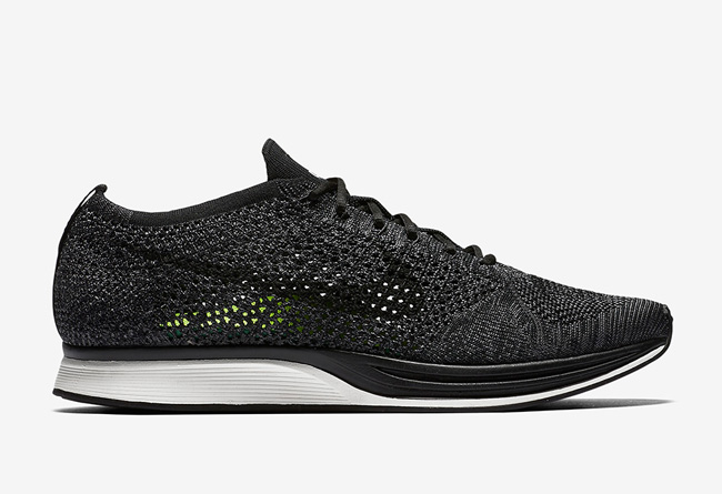 526628-005,Flyknit Racer,Nike 526628-005 全黑首次呈现！Nike Flyknit Racer “Blackout” 即将发售