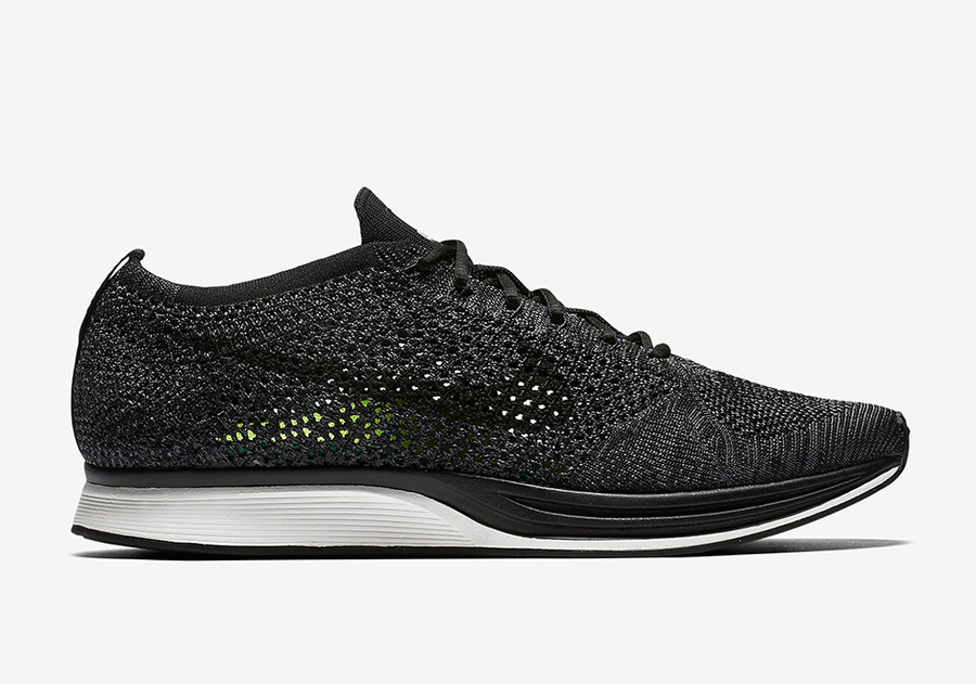 526628-005,Flyknit Racer,Nike 526628-005 全黑首次呈现！Nike Flyknit Racer “Blackout” 即将发售