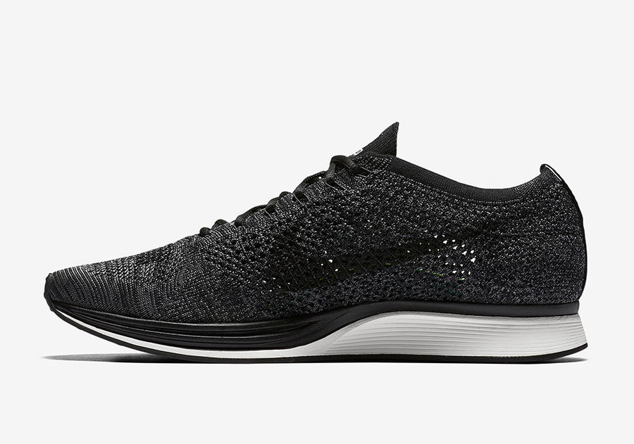 526628-005,Flyknit Racer,Nike 526628-005 全黑首次呈现！Nike Flyknit Racer “Blackout” 即将发售