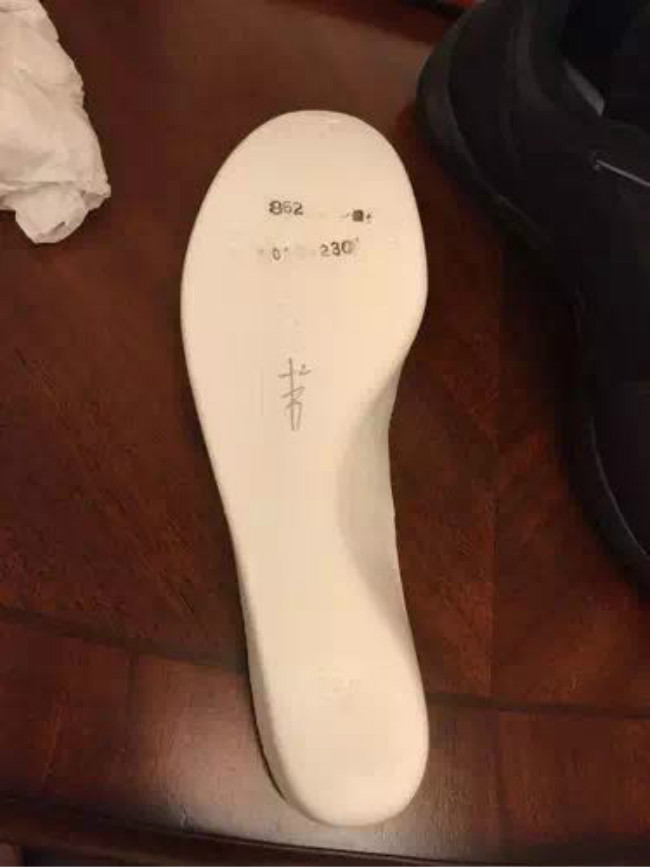 Nike,Kobe AD 自动系鞋带?Nike Kobe AD “Triple Black” 样品曝光 Nike,Kobe AD 自动系鞋带?Nike Kobe AD “Triple Black” 样品曝光