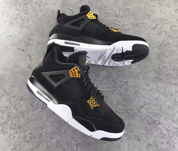 Air Jordan 4,AJ4,308497-032  这款黑金装扮的 Air Jordan 4 “Royalty” 可谓华丽又亲民