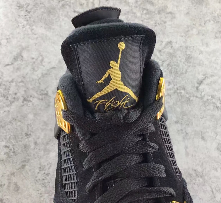 Air Jordan 4,AJ4,308497-032  这款黑金装扮的 Air Jordan 4 “Royalty” 可谓华丽又亲民