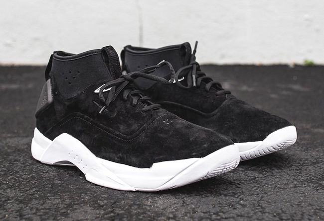 Nike,Hyperdunk Low Lux  这双曾经的实战王者如今推出了休闲新装扮 