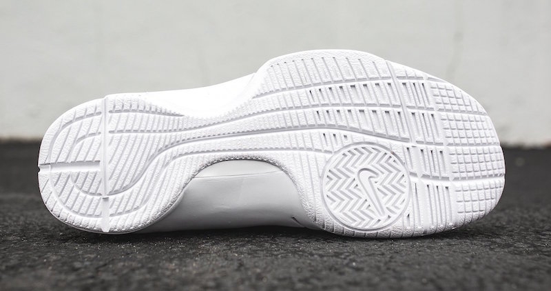 Nike,Hyperdunk Low Lux  这双曾经的实战王者如今推出了休闲新装扮 