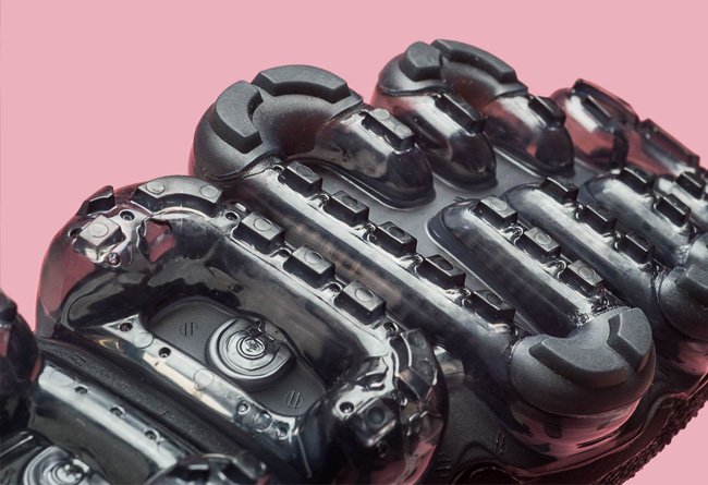 VaporMax,Nike  看看 CDG x VaporMax 后现代科技风格的大底近赏吧！