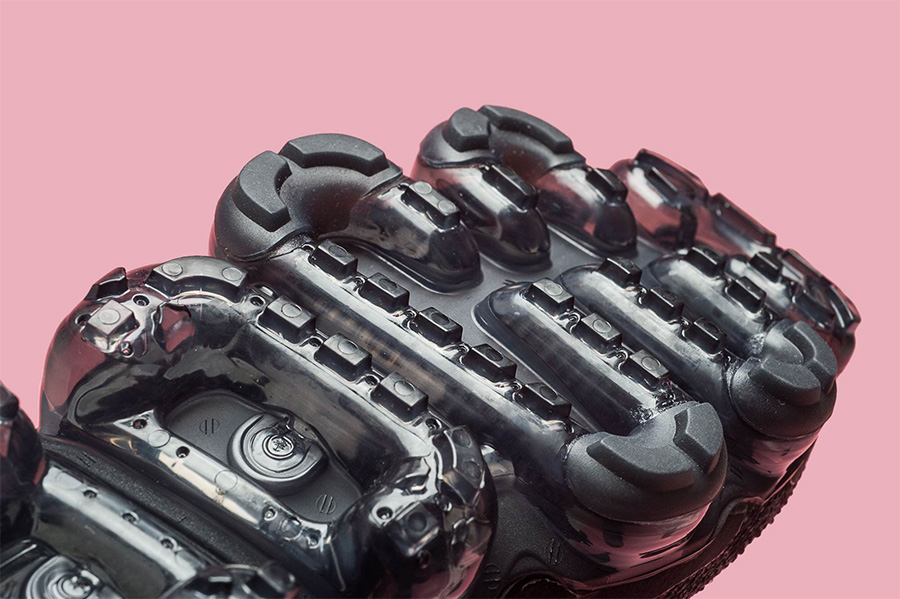 VaporMax,Nike  看看 CDG x VaporMax 后现代科技风格的大底近赏吧！