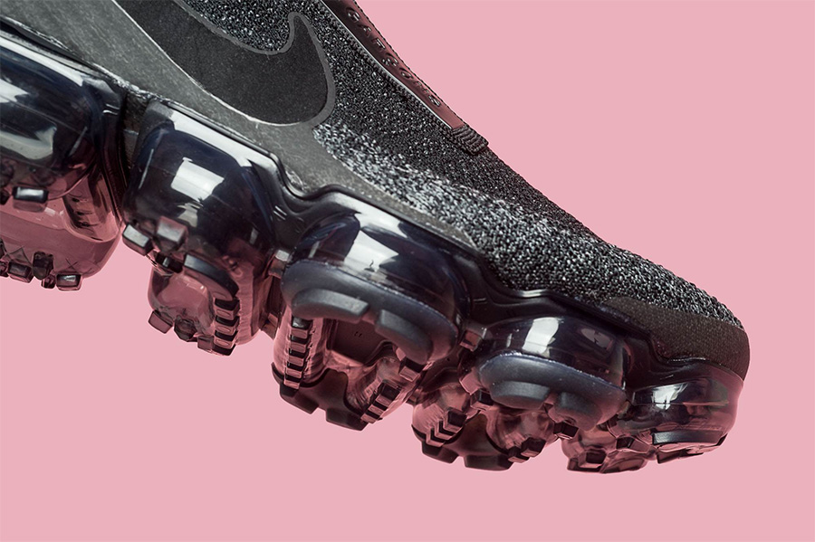 VaporMax,Nike  看看 CDG x VaporMax 后现代科技风格的大底近赏吧！