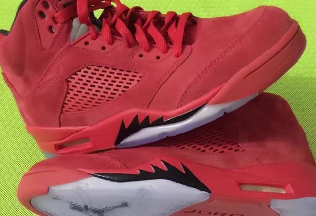 Air Jordan 5,AJ5,136027-602  愤怒公牛再现！Air Jordan 5 “Red Suede” 全新实物近览
