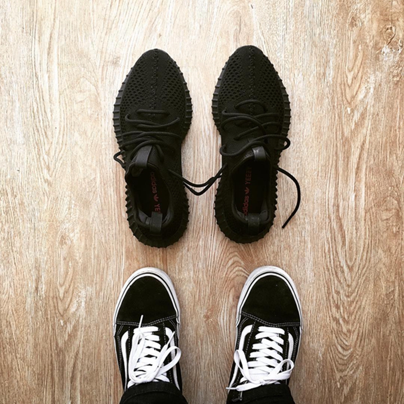 Yeezy 350 Boost V2,adidas 又出现一款镂空设计的 Yeezy!这回可不怕脏了 Yeezy 350 Boost V2,adidas 又出现一款镂空设计的 Yeezy!这回可不怕脏了