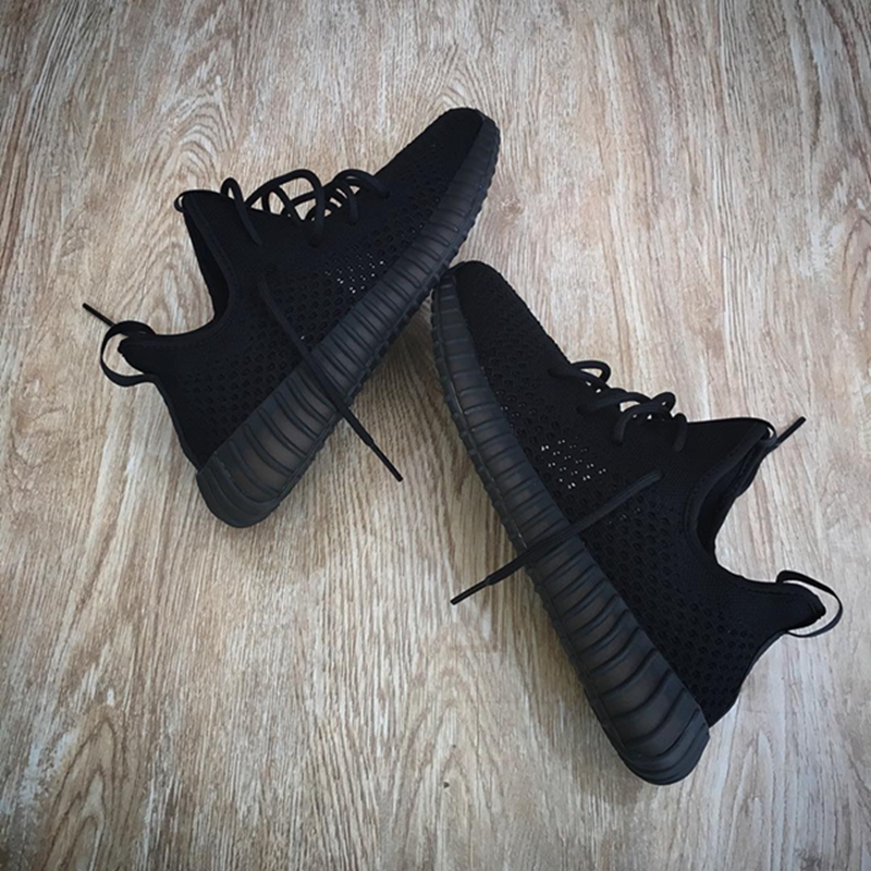 Yeezy 350 Boost V2,adidas 又出现一款镂空设计的 Yeezy!这回可不怕脏了 Yeezy 350 Boost V2,adidas 又出现一款镂空设计的 Yeezy!这回可不怕脏了