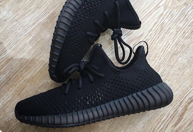 Yeezy 350 Boost V2,adidas 又出现一款镂空设计的 Yeezy!这回可不怕脏了 Yeezy 350 Boost V2,adidas 又出现一款镂空设计的 Yeezy!这回可不怕脏了