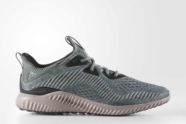 adidas,Alpha Bounce  这个口碑极佳的鲨鱼鞋，迎来了鞋面的全面升级！