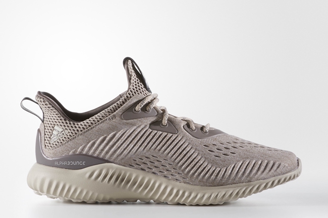 adidas,Alpha Bounce  这个口碑极佳的鲨鱼鞋，迎来了鞋面的全面升级！