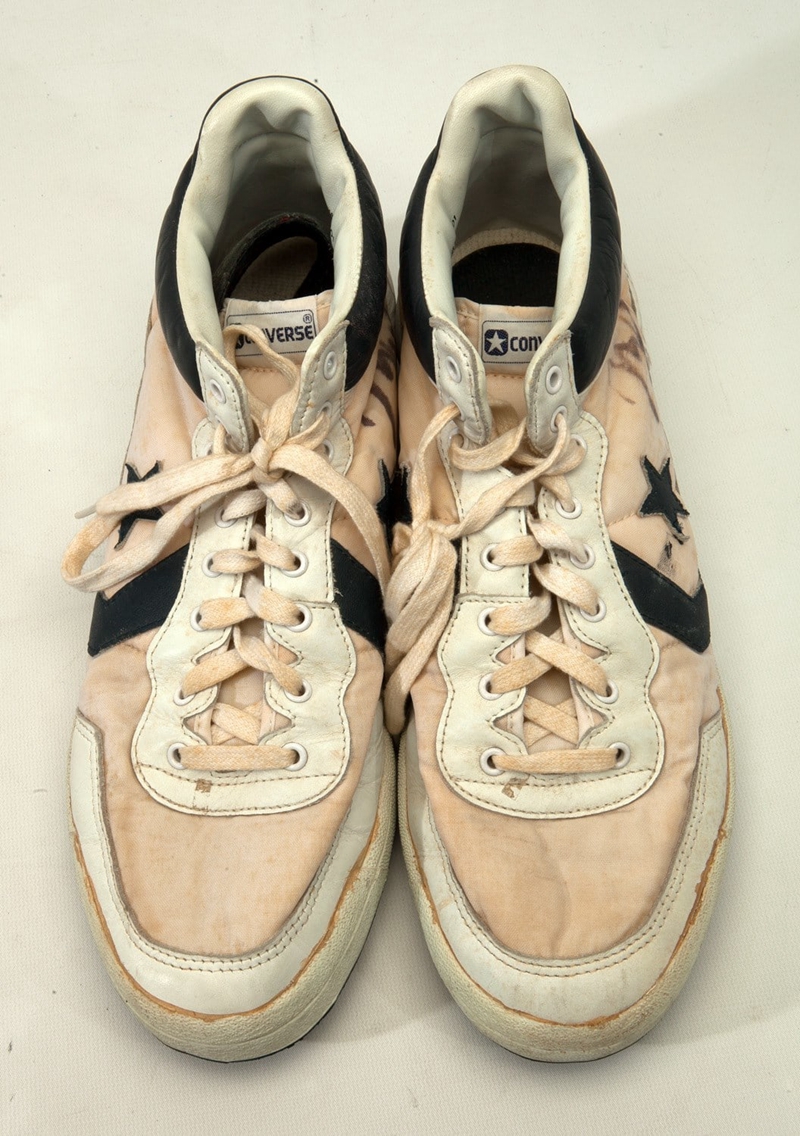 MJ,Converse  超过 3 万美金!乔丹生涯首个奥运冠军 GU 战靴现身拍卖会 MJ,Converse  超过 3 万美金!乔丹生涯首个奥运冠军 GU 战靴现身拍卖会