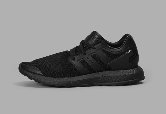 Pure Boost,Y-3  黑得挺彻底！Y-3 Pure Boost “Triple Black” 再现黑武士装扮