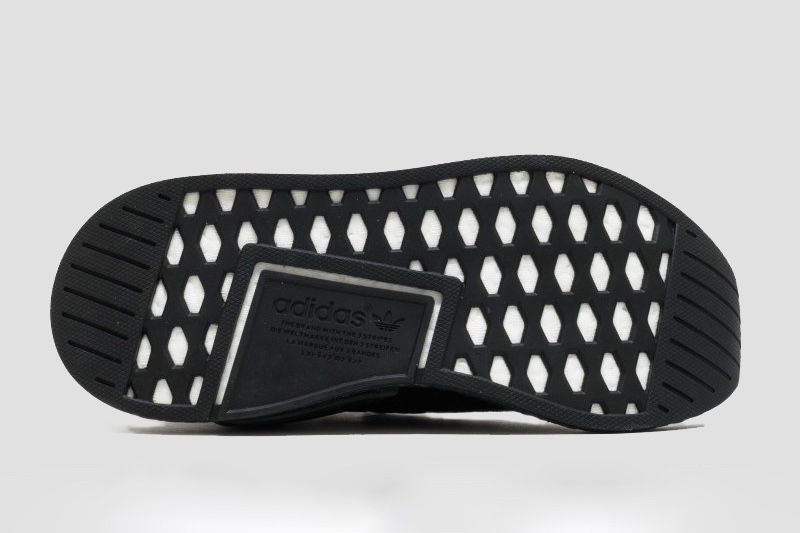 NMD R2,NMD,adidas  值得关注！NMD R2 迎来纯正黑魂配色的降临！