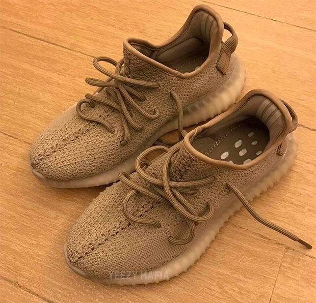Yeezy 350 Boost V2,Dark Green,  ​回归大地色！这双 Yeezy 350 Boost V2 将在下月发售
