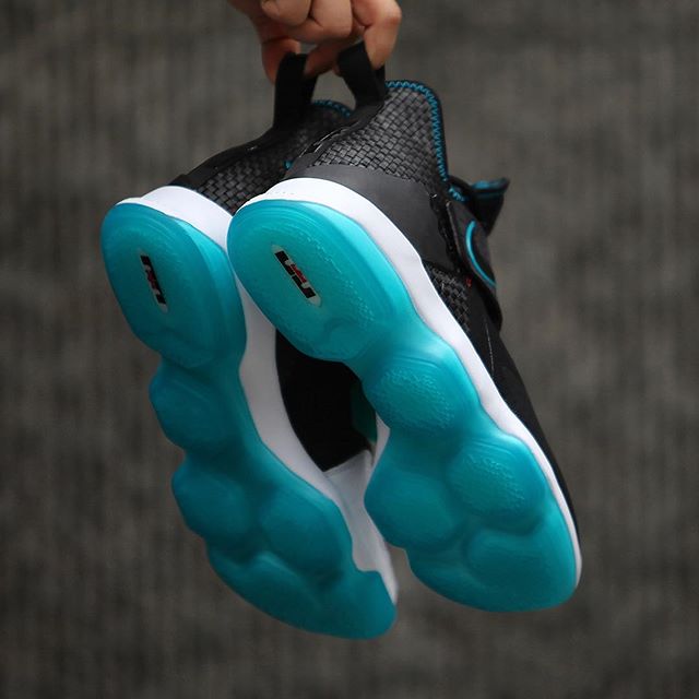 Nike,LeBron 14  向 LeBron 7 致敬!经典配色 LeBron 14 本周六发售! Nike,LeBron 14  向 LeBron 7 致敬!经典配色 LeBron 14 本周六发售!