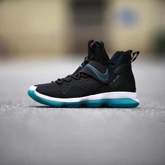 Nike,LeBron 14  向 LeBron 7 致敬!经典配色 LeBron 14 本周六发售! Nike,LeBron 14  向 LeBron 7 致敬!经典配色 LeBron 14 本周六发售!