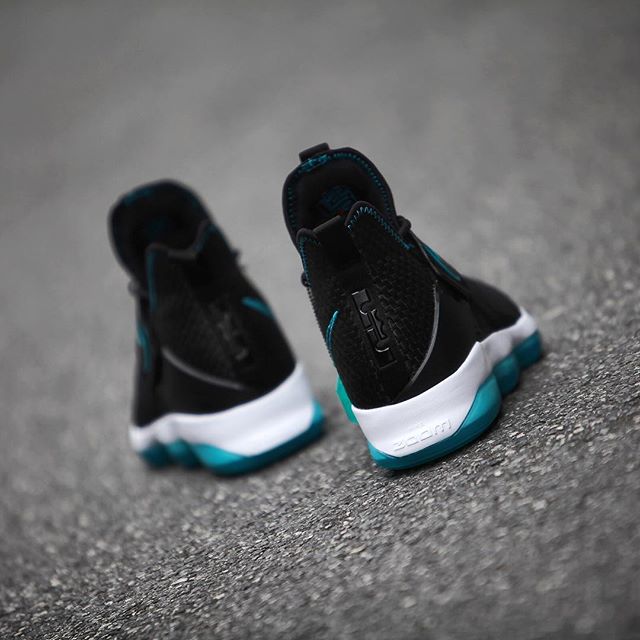 Nike,LeBron 14  向 LeBron 7 致敬!经典配色 LeBron 14 本周六发售! Nike,LeBron 14  向 LeBron 7 致敬!经典配色 LeBron 14 本周六发售!