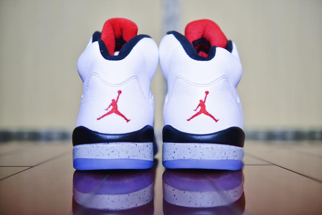 AJ5,Air Jordan 5,136027-104  黑白灰的经典搭配！白水泥 Air Jordan 5 细节图释出！