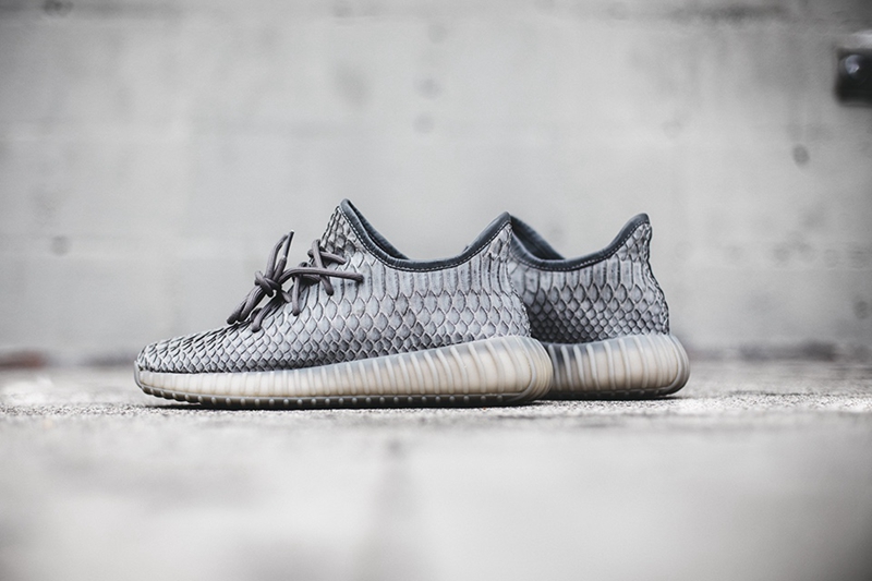 Yeezy 350 Boost V2,adidas,The  定价高达 00 美元！蟒蛇皮 Yeezy 350 Boost V2 定制版释出