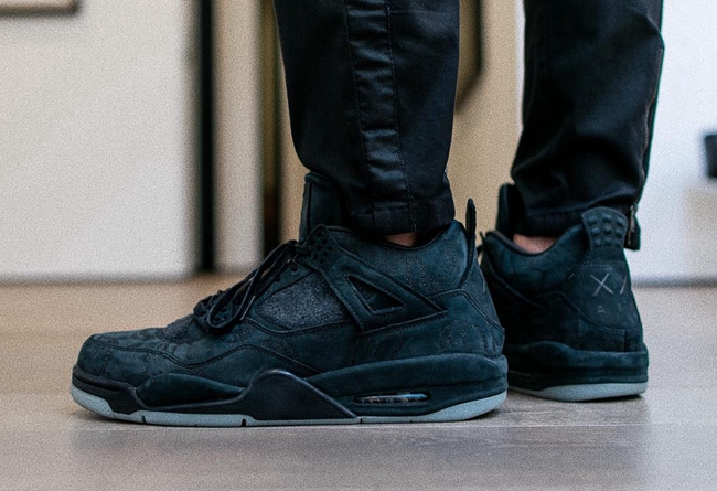 KAWS,Air Jordan 4,AJ4  不止是 Sample！Jordan Brand 副总裁上脚 KAWS x AJ4 黑色版本