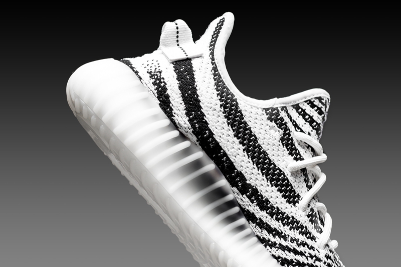 Yeezy 350 Boost V2,Zebra,adida  再度登场！看看这双 Yeezy 350 Boost V2 “Zebra” 究竟有多美