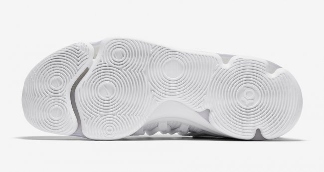 Nike,KD10,304772-100  顶级缓震包裹出色！Nike KD 10 白银配色现已发售