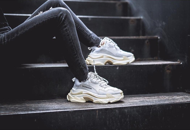 Balenciaga,Triple S  极致复古！全新 Balenciaga Triple S 上脚欣赏