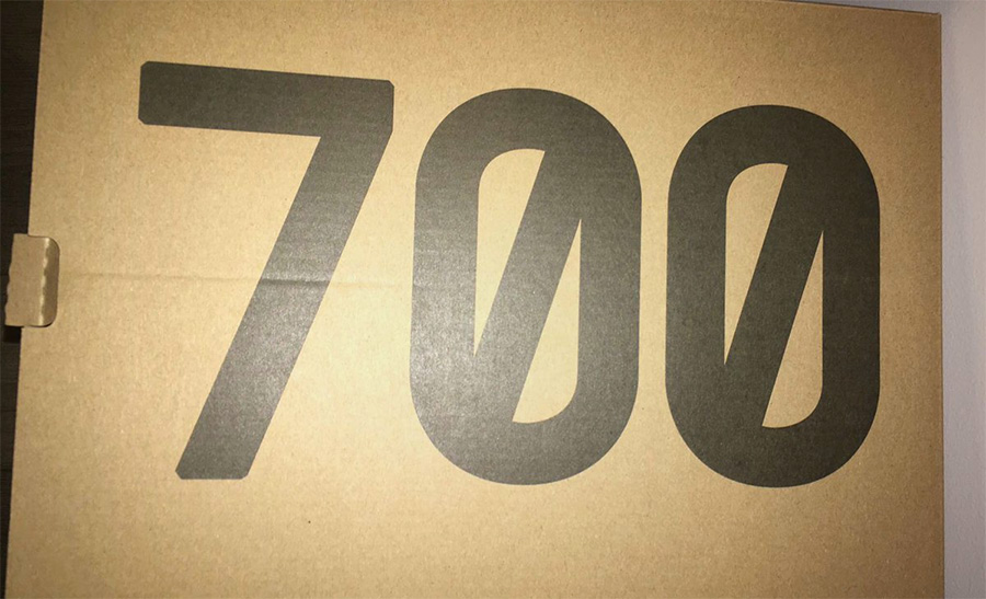 Yeezy Runner 700,Yeezy  带有 Boost！侃爷复古跑鞋 Yeezy Runner 700 突击发售！