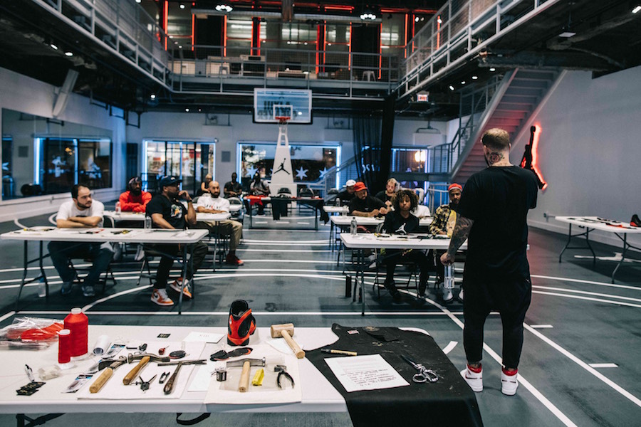 414571-004,AJ13,Air Jordan 13 414571-004AJ13 蟒蛇皮纹的 Air Jordan 13 黑红，看起来更奢华了！