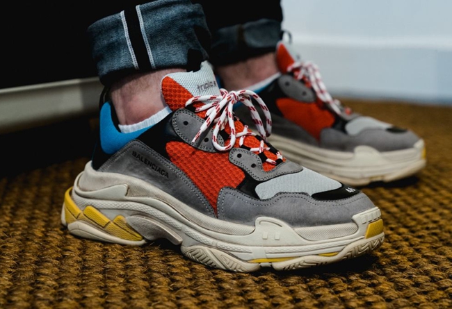 Balenciaga,Triple S  新配色更显复古！天价巴黎世家 Triple S 一鞋难求