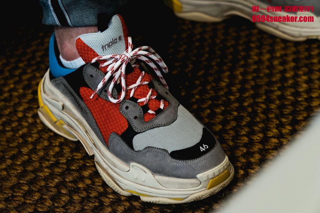 Balenciaga,Triple S  新配色更显复古！天价巴黎世家 Triple S 一鞋难求