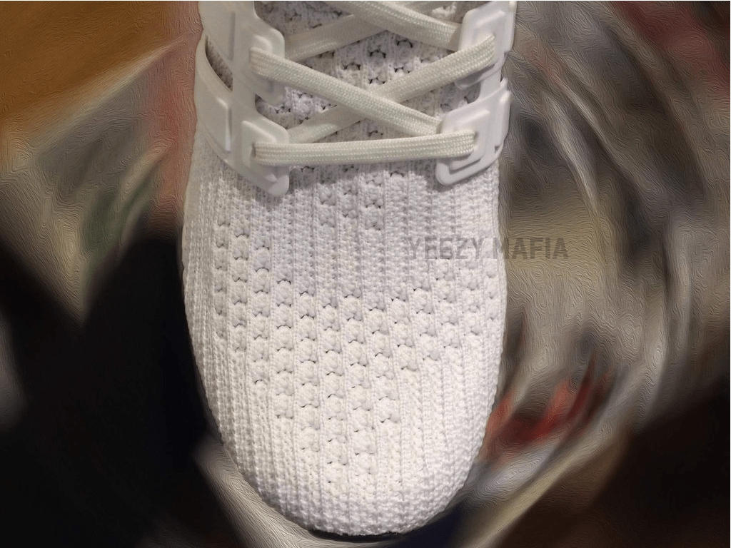 adidas,Ultra Boost 4.0  继续小白鞋！纯白的 Ultra Boost 4.0 你给打几分？