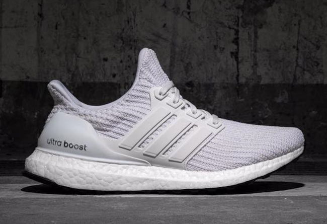 adidas,Ultra Boost 4.0  继续小白鞋！纯白的 Ultra Boost 4.0 你给打几分？