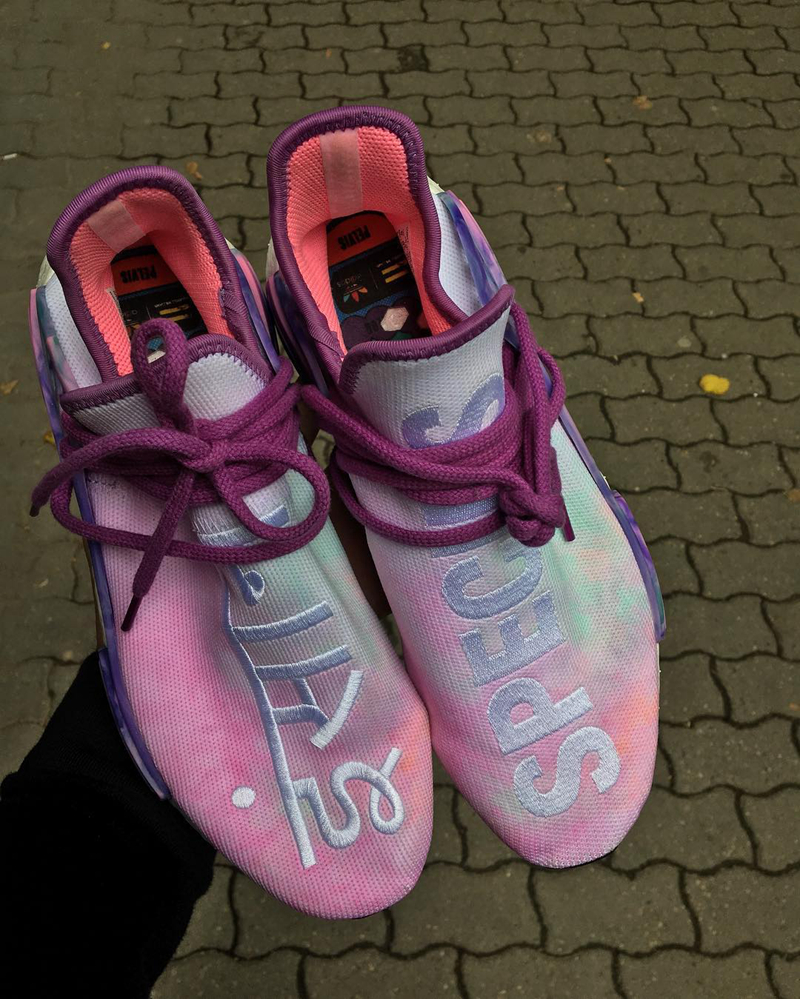adidas,Hu NMD,Pharrell William  疑似梵文字体设计！多款五彩泼墨 Hu NMD 新配色实物曝光