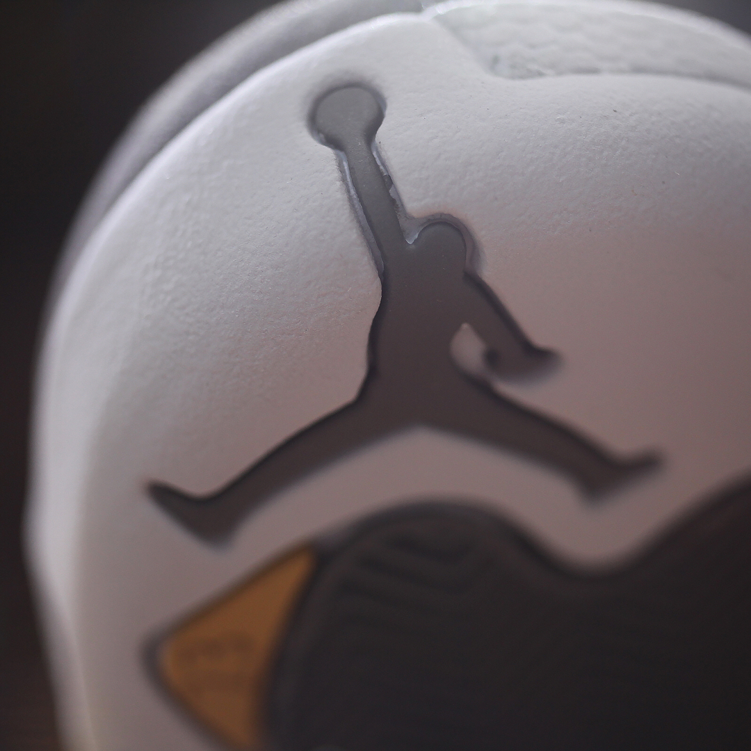 130690-005,Air Jordan 12,AJ12, 本周登场!灰麂皮金扣 Air Jordan 12 实物细节近赏 130690-005,Air Jordan 12,AJ12, 本周登场!灰麂皮金扣 Air Jordan 12 实物细节近赏