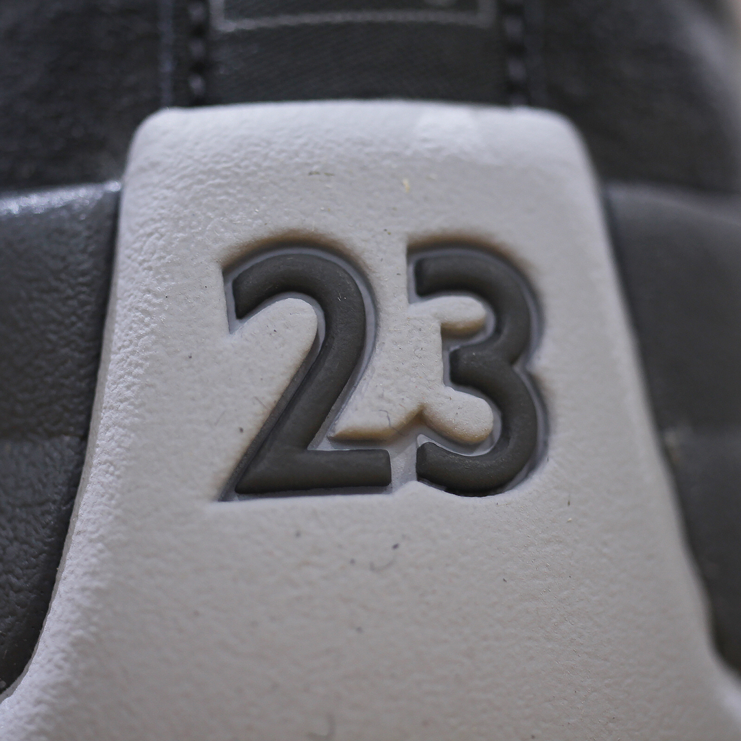 130690-005,Air Jordan 12,AJ12, 本周登场!灰麂皮金扣 Air Jordan 12 实物细节近赏 130690-005,Air Jordan 12,AJ12, 本周登场!灰麂皮金扣 Air Jordan 12 实物细节近赏