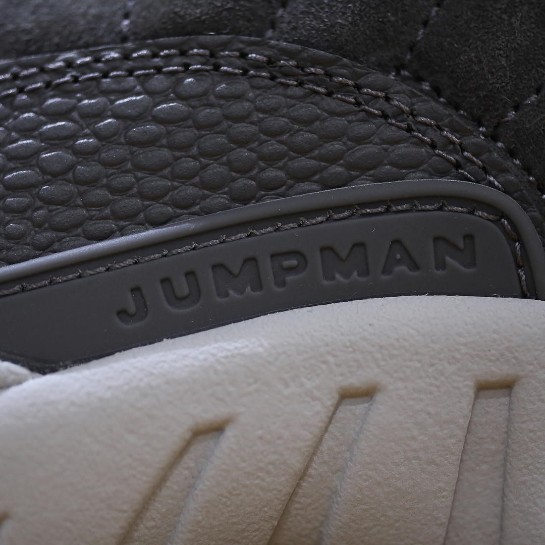130690-005,Air Jordan 12,AJ12, 本周登场!灰麂皮金扣 Air Jordan 12 实物细节近赏 130690-005,Air Jordan 12,AJ12, 本周登场!灰麂皮金扣 Air Jordan 12 实物细节近赏