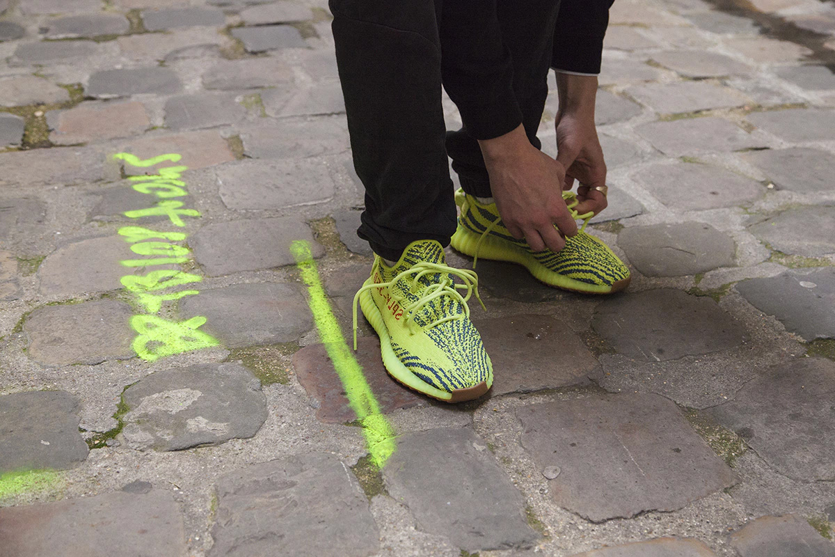 B37572,Yeezy 350 Boost V2,Yeez  市场价 6K5 左右，黄斑马 Yeezy 350 Boost V2 你买到了吗？