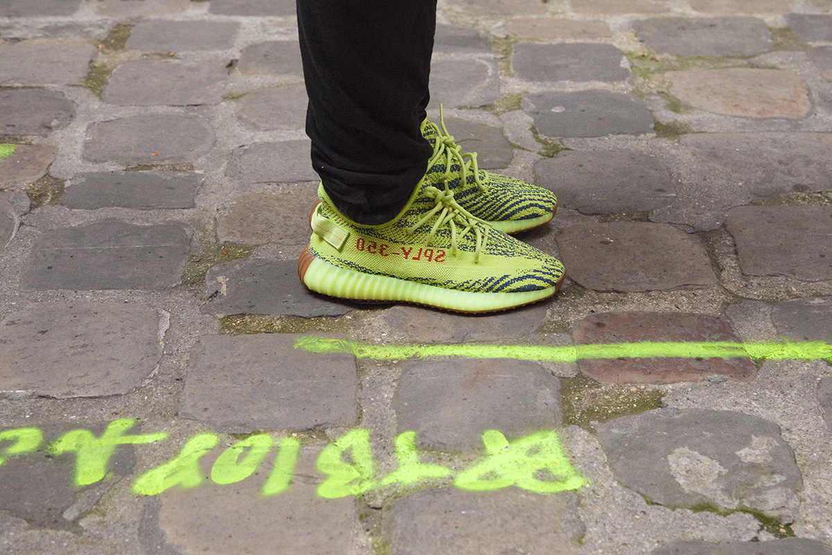 B37572,Yeezy 350 Boost V2,Yeez  市场价 6K5 左右，黄斑马 Yeezy 350 Boost V2 你买到了吗？