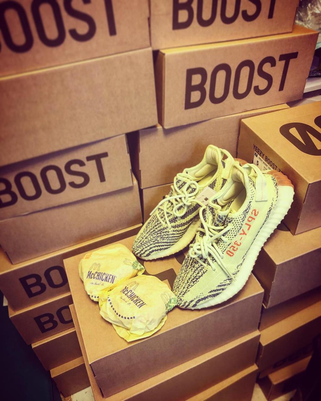 B37572,Yeezy 350 Boost V2,Yeez  市场价 6K5 左右，黄斑马 Yeezy 350 Boost V2 你买到了吗？