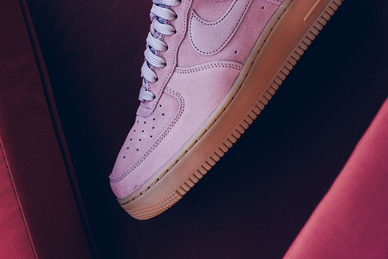 Nike,Air Force 1,AA1117-600  粉色麂皮！Air Force 1 07 LV8 “Pink” 迎来男款新品发售