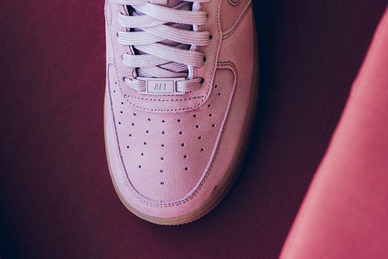 Nike,Air Force 1,AA1117-600  粉色麂皮！Air Force 1 07 LV8 “Pink” 迎来男款新品发售