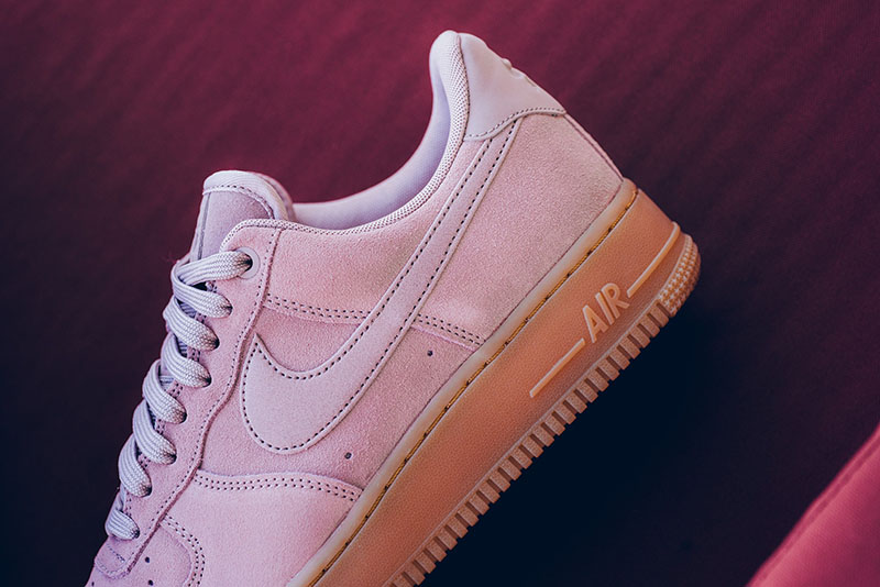 Nike,Air Force 1,AA1117-600  粉色麂皮！Air Force 1 07 LV8 “Pink” 迎来男款新品发售