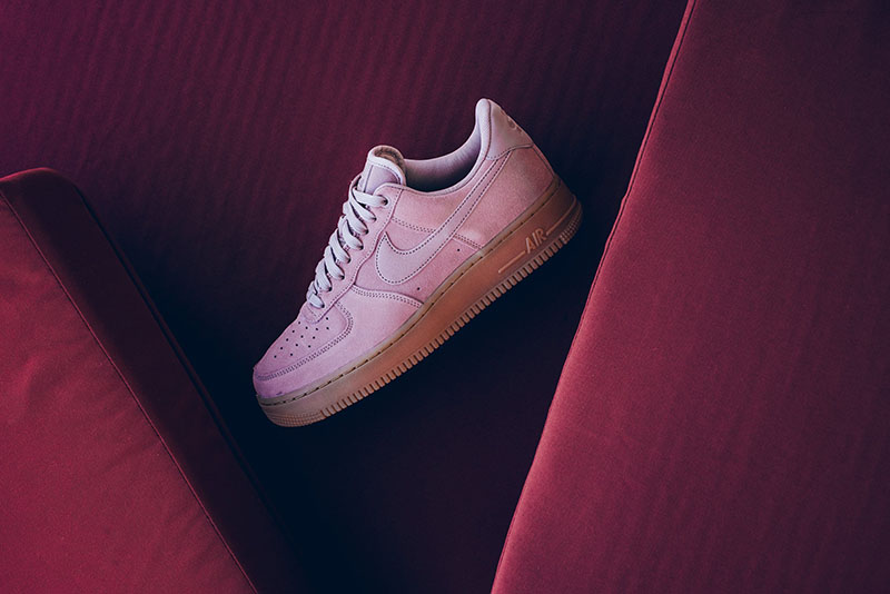 Nike,Air Force 1,AA1117-600  粉色麂皮！Air Force 1 07 LV8 “Pink” 迎来男款新品发售