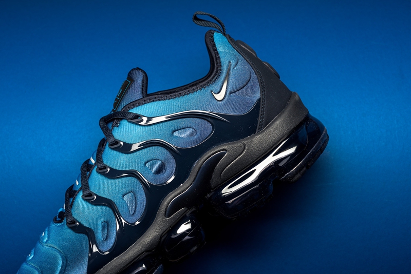 Nike,Air VaporMax Plus,924453-  魅蓝过渡配色！全新 Air VaporMax Plus 现已发售