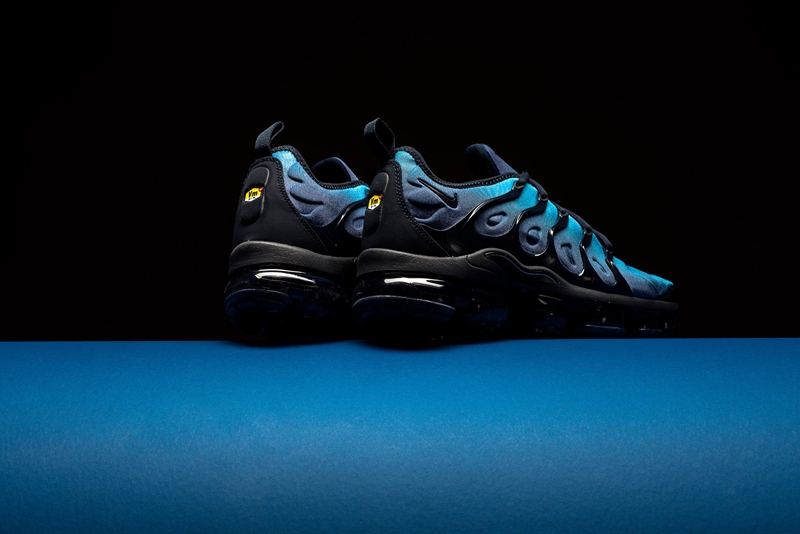 Nike,Air VaporMax Plus,924453-  魅蓝过渡配色！全新 Air VaporMax Plus 现已发售