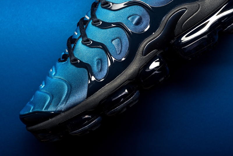 Nike,Air VaporMax Plus,924453-  魅蓝过渡配色！全新 Air VaporMax Plus 现已发售